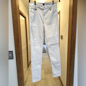 GAP White jeans Size 29 waist (size 8)